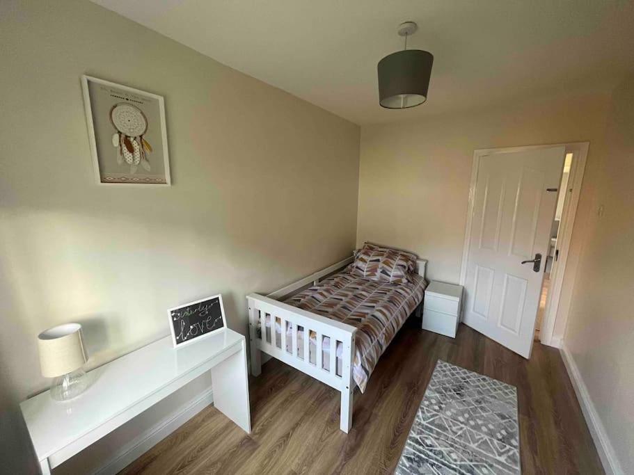 Cosy 4 Bed Bungalow In Quiet Residential Area! Strabane Buitenkant foto