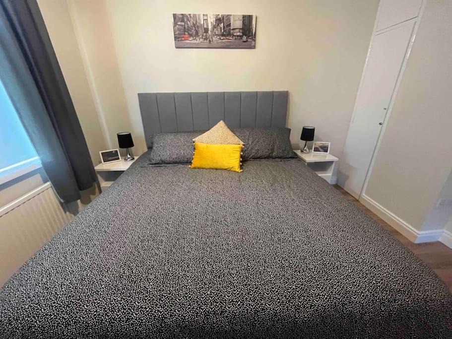 Cosy 4 Bed Bungalow In Quiet Residential Area! Strabane Buitenkant foto
