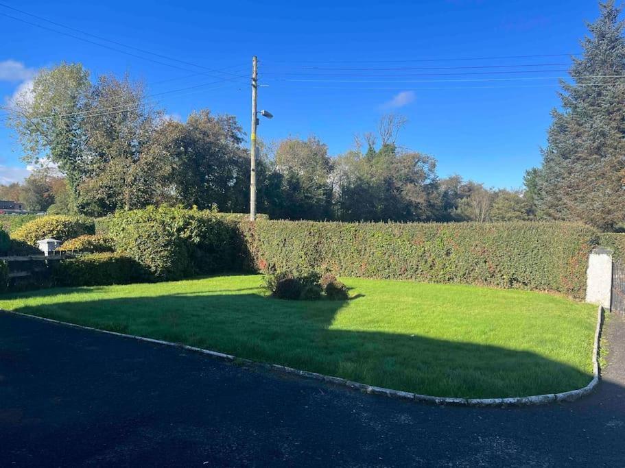 Cosy 4 Bed Bungalow In Quiet Residential Area! Strabane Buitenkant foto